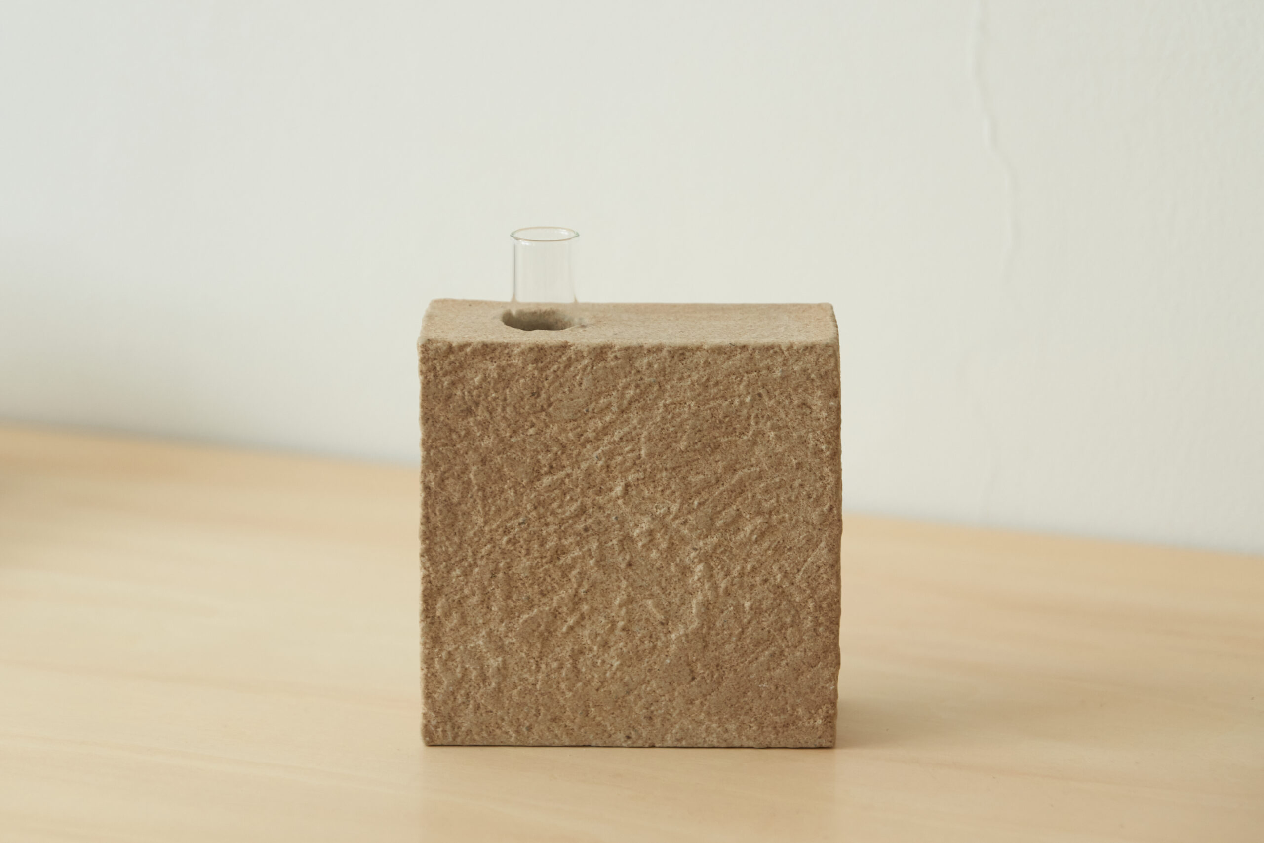 フラワーベース Clay Flower Vase (SAND) 瑞浪市 / 織部製陶 花瓶 一輪挿し 陶器 ガラス [AZAO002]