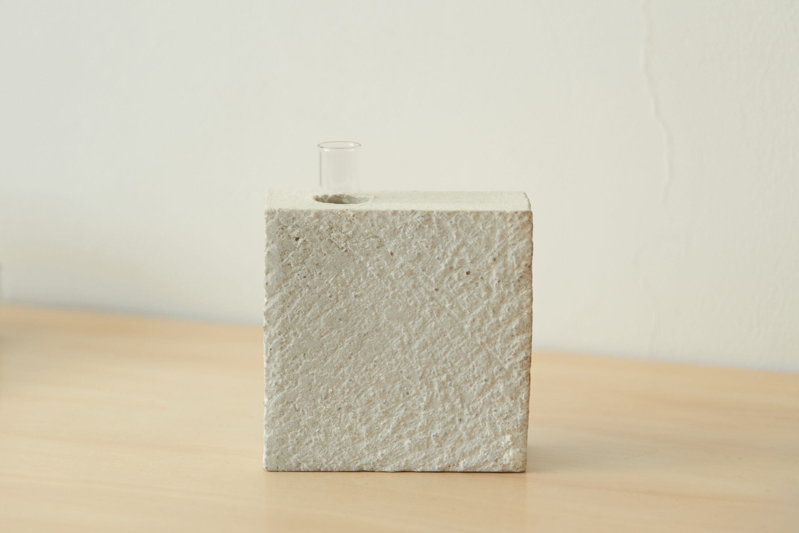 フラワーベース Clay Flower Vase (WHITE) 瑞浪市 / 織部製陶 花瓶 一輪挿し 陶器 ガラス [AZAO003]