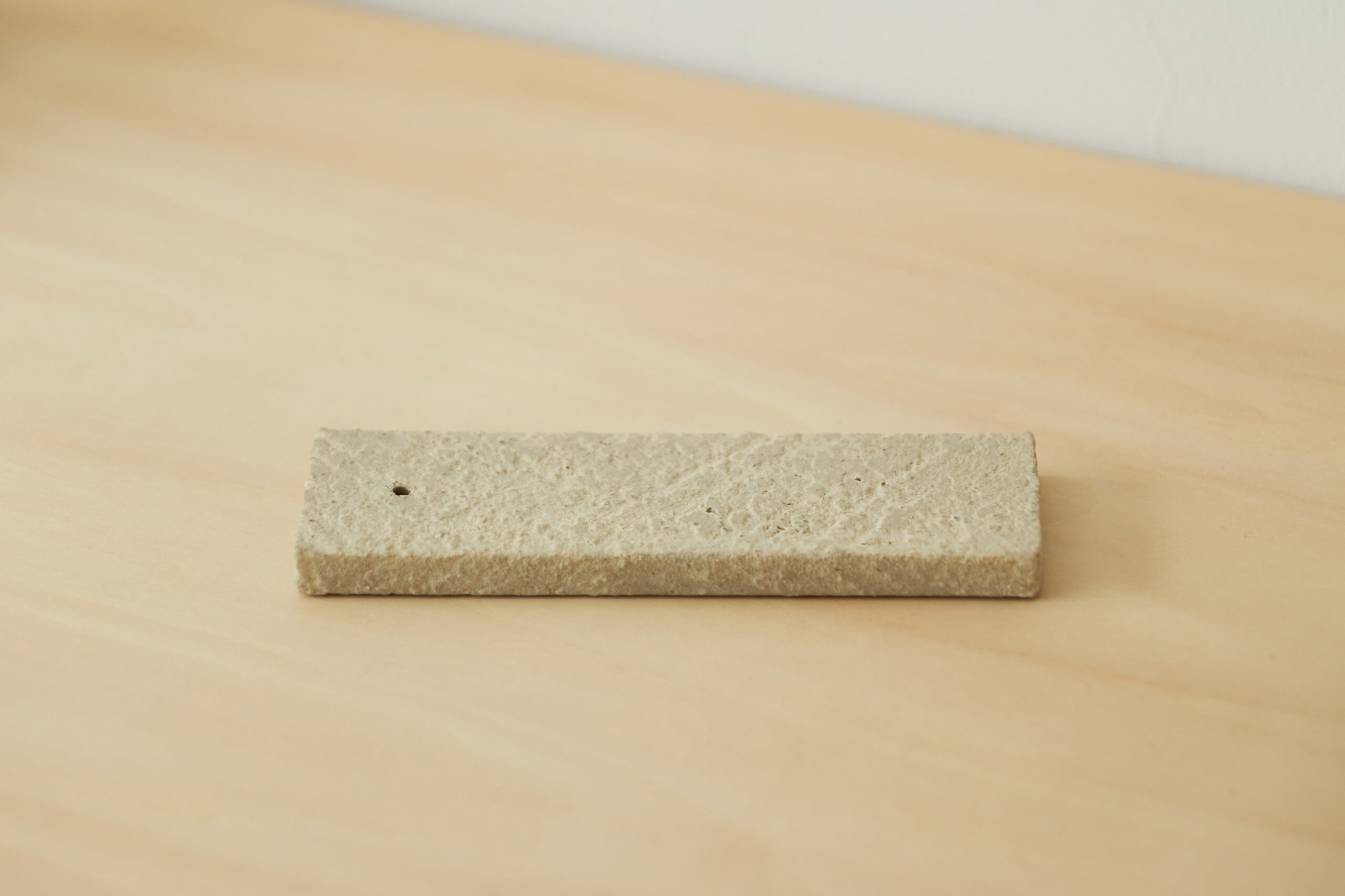 インセンスホルダー Clay Incense Holder (NEUTRAL) 瑞浪市 / 織部製陶 お香立て 陶磁器 雑貨 [AZAO004]