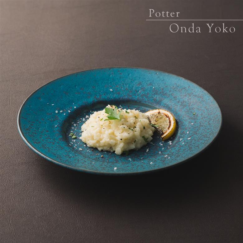 【3色から選べる】 【美濃焼】 恩田陽子 リムプレート M 23.5cm グリーン 瑞浪市 / JS企画 皿 プレート おしゃれ [AZAZ052] グリーン