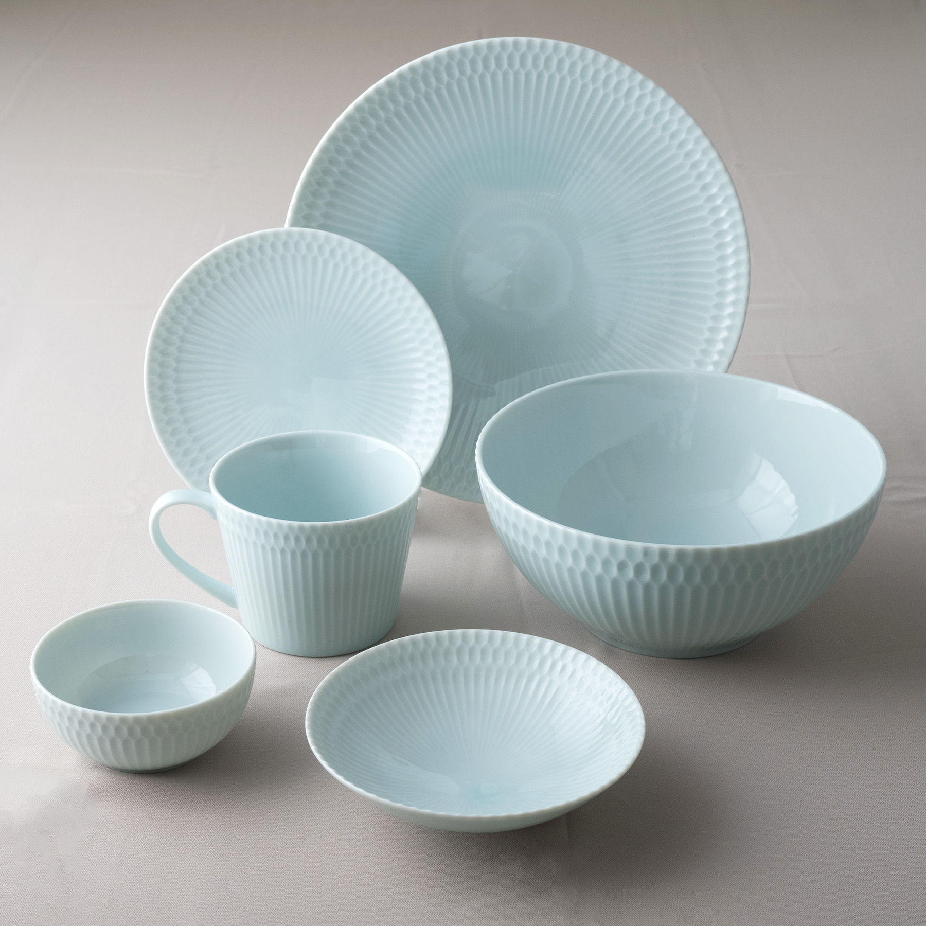 【3色から選べる】 【美濃焼】 さざなみ 6形状各1枚セット 24丸皿 16丸皿 19鉢 13取鉢 10小鉢 マグカップ 青白 瑞浪市 / JS企画 小田陶器 皿 小皿 プレート 鉢 小鉢 カップ [AZAZ147] 青白