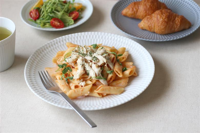 【3色から選べる】 【美濃焼】 さざなみ6形状各2枚セット 24丸皿 16丸皿 19小鉢 13取鉢 10小鉢 マグカップ ホワイト 白 瑞浪市 / JS企画 小田陶器皿 小皿 プレート 鉢 小鉢 カップ [AZAZ149] 白