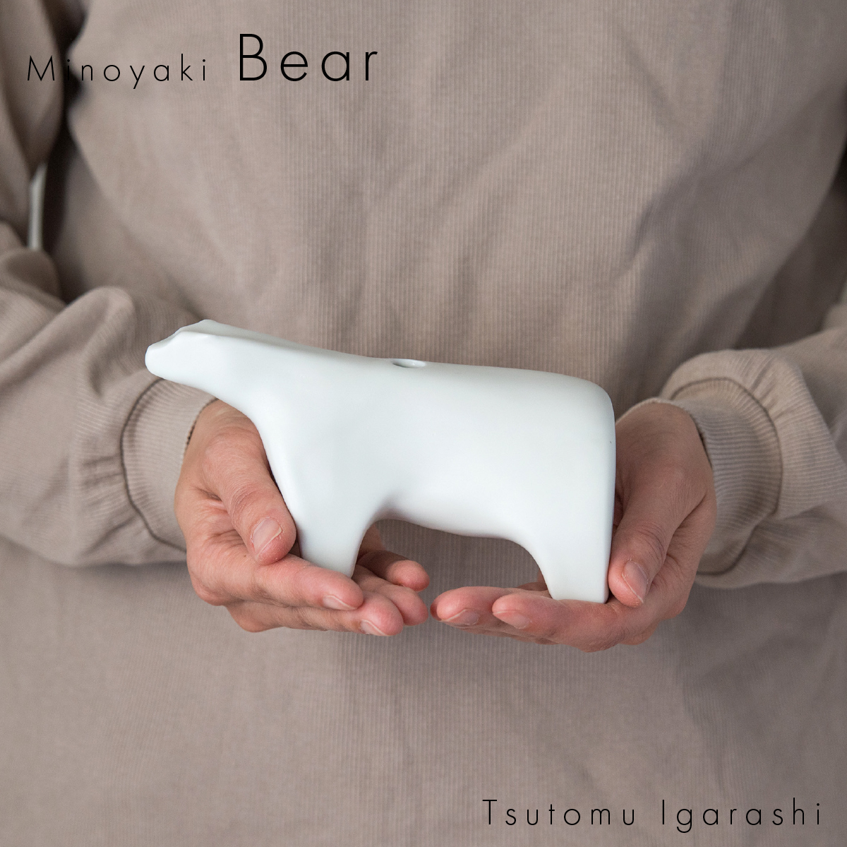 【美濃焼】 五十嵐務 くま 一輪挿し ホワイト 台皿 ガラス釉 ライトブルー 各1枚セット 瑞浪市 / JS企画 セット 陶芸作品 花瓶 インテリア 皿 小皿 食器 [AZAZ225]