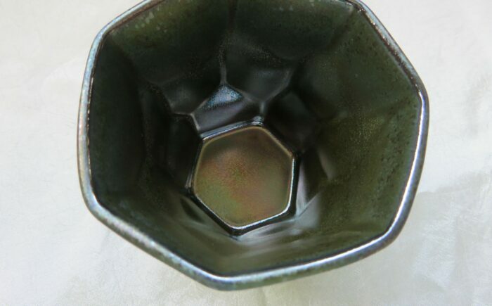 【美濃焼】 つばめ工房 黒土 ロックカップ ブルーメタリック 瑞浪市 / 大恵 陶磁器 酒器 ギフト [AZBG011]