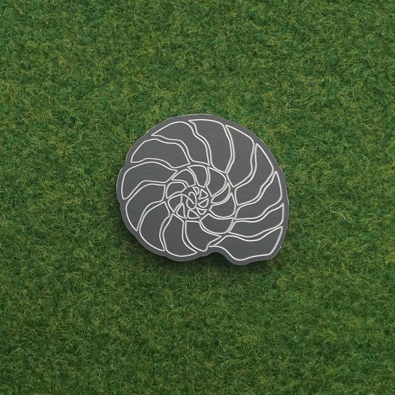 ボールマーカー AMMONITE(PAGANICA TOOLS) 瑞浪市 / ジオニック ゴルフ 化石 マーカー [AZBQ025]