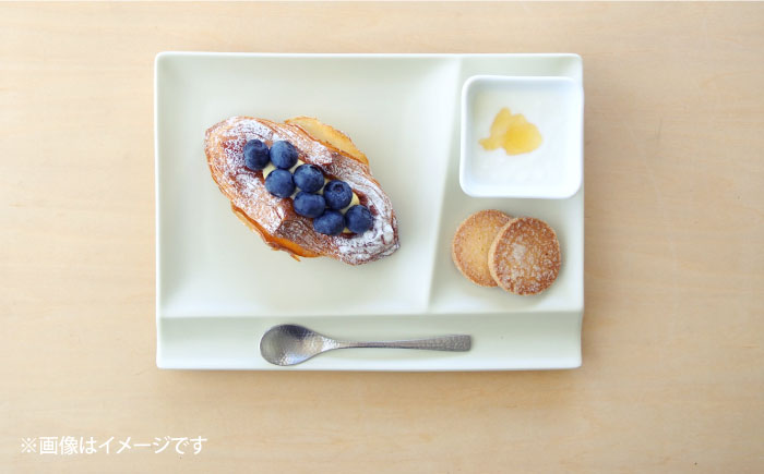 【美濃焼】 グッドデザイン賞受賞 miyama. 箸置き付仕切り皿 isola(イゾラ) パレットプレートL グレージュマット 1枚 瑞浪市 / ミヤマプランニング 食器 プレート 仕切り皿 [AZCM020] グレージュマット