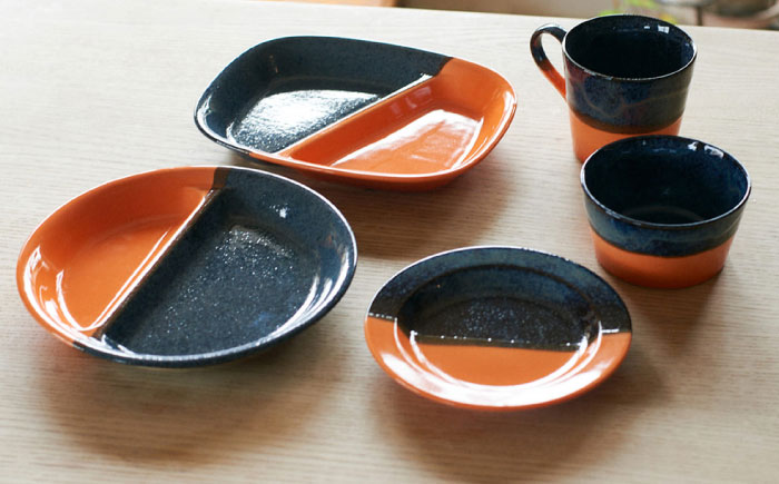 【美濃焼】 窯元ロングアイランドの丸ランチプレート 2つ仕切り 21cm 瑞浪市 / 窯元ロングアイランド おしゃれ 食器 シンプル 食洗機対応 レンジ対応 [AZCU196]