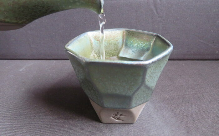 【美濃焼】 つばめ工房 黒土 ロックカップ ブルーメタリック 瑞浪市 / 大恵 陶磁器 酒器 ギフト [AZBG011]