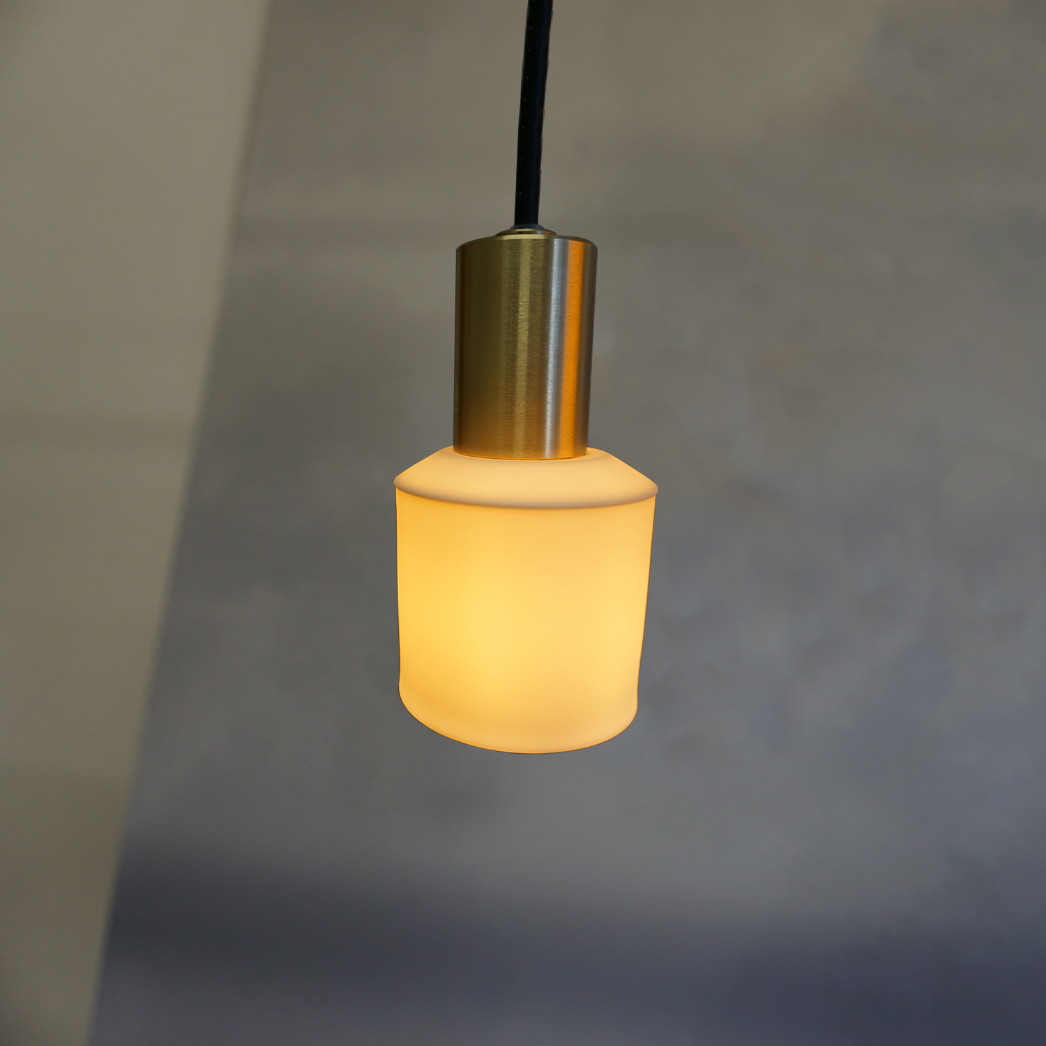 CTSH LIGHT. ペンダントライト＜Ljus 白磁オールド E17＞ 瑞浪市 / ジオニック 照明器具 ソケット 真鍮 磁器 シェード ホワイト [AZBQ107]