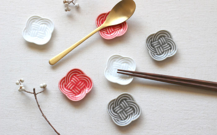 【美濃焼】 結 箸置き皿 赤 4枚セット 瑞浪市 / JS企画 / 小田陶器 食器 プレート 皿 カトラリーレスト [AZAZ294] 赤