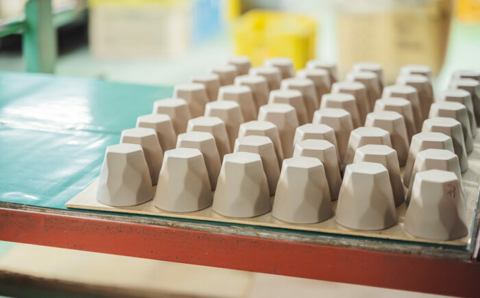 【美濃焼】 つばめ工房 黒土 ロックカップ ブルーメタリック 瑞浪市 / 大恵 陶磁器 酒器 ギフト [AZBG011]