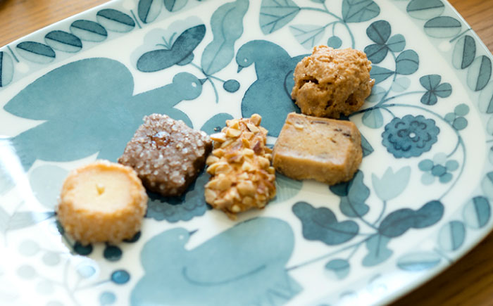 【美濃焼】 YEAR PLATE 2026 イヤープレート ＜BIRDS' WORDS＞ 瑞浪市 / FLYWAY 食器 プレート [AZCC027]