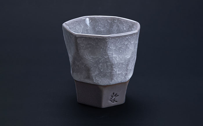 【美濃焼】 つばめ工房 黒土 フリーカップ 氷裂貫入釉 白 瑞浪市 / 大恵 陶磁器 食器 ギフト [AZBG009]