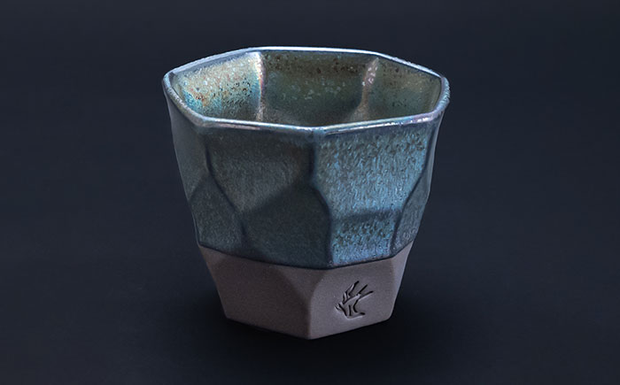 【美濃焼】 つばめ工房 黒土 ロックカップ ブルーメタリック 瑞浪市 / 大恵 陶磁器 酒器 ギフト [AZBG011]