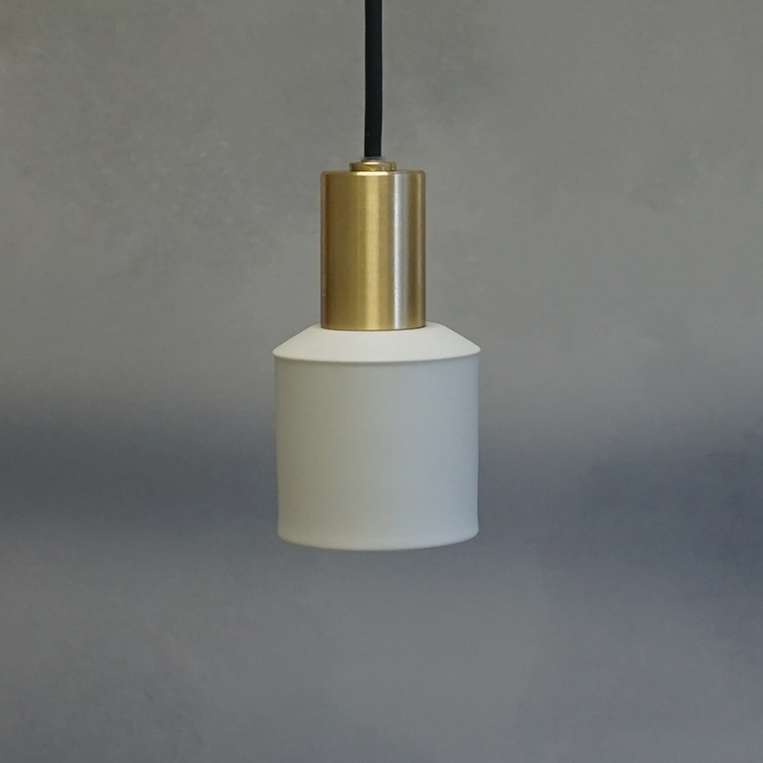 CTSH LIGHT. ペンダントライト＜Ljus 白磁オールド E17＞ 瑞浪市 / ジオニック 照明器具 ソケット 真鍮 磁器 シェード ホワイト [AZBQ107]