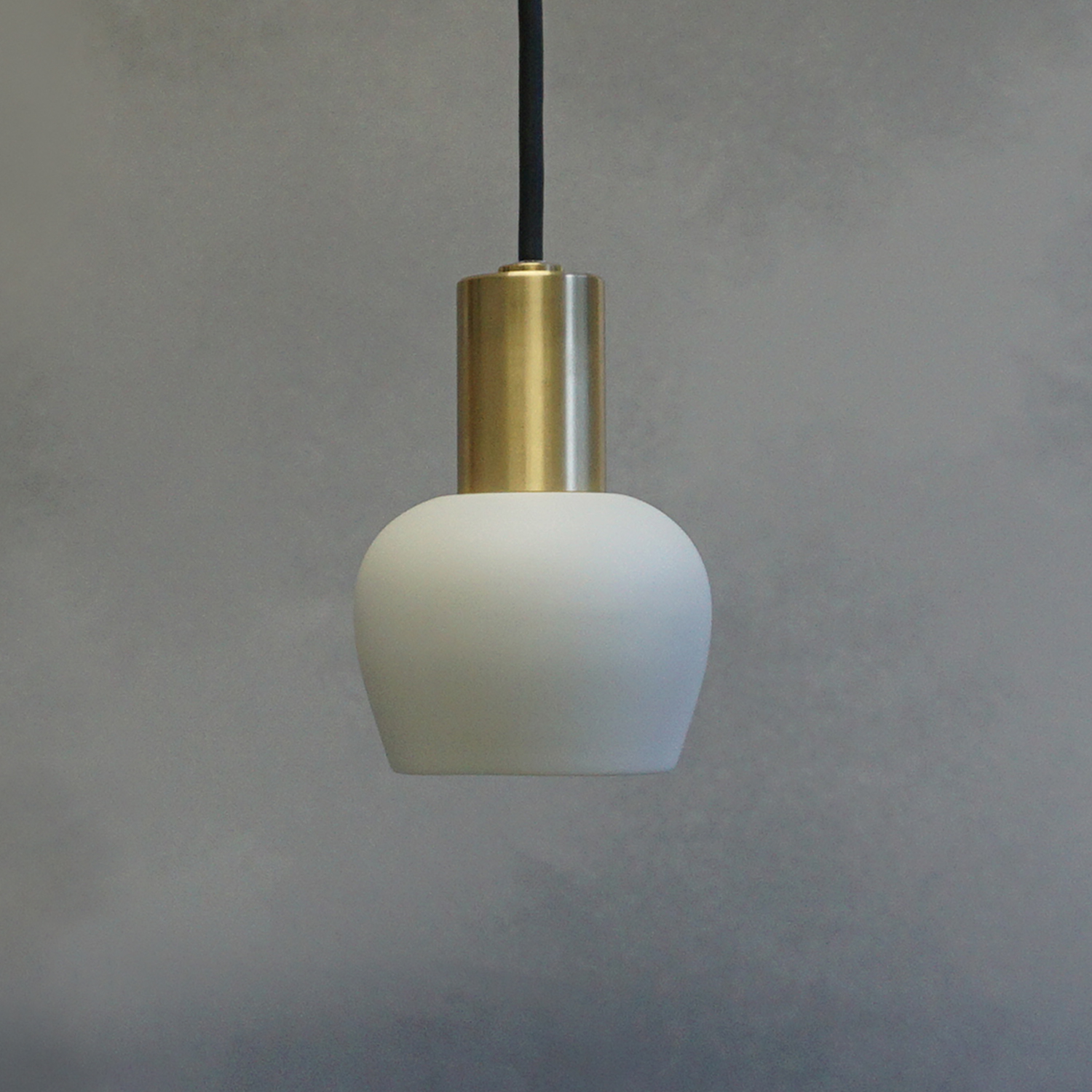 CTSH LIGHT. ペンダントライト＜Ljus 白磁フリコ E17＞ 瑞浪市 / ジオニック 照明器具 ソケット 真鍮 磁器 シェード ホワイト [AZBQ109]