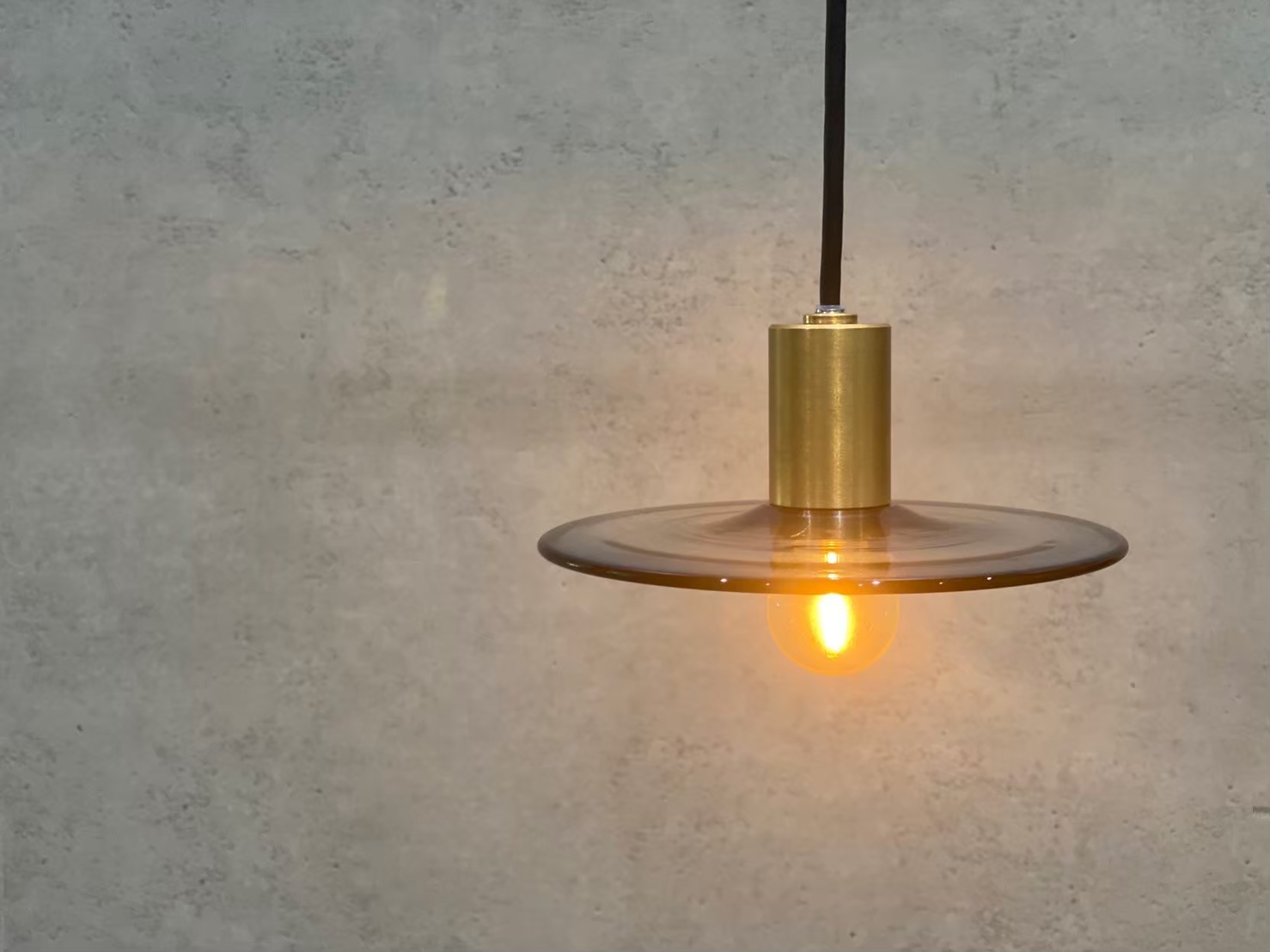 CTSH LIGHT. ペンダントライト＜三日月:ネイビーサークルE17＞ 瑞浪市 / ジオニック 照明器具 ソケット 真鍮 ガラス シェード [AZBQ114]