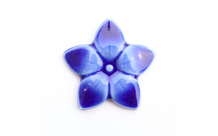 【美濃焼】 ききょう ブローチ ピンバッチ 瑞浪市 / TILEmade タイル アクセサリー ハンドメイド [AZCD018]