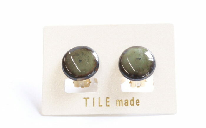 【美濃焼】 苔むら タイル イヤリング 直径15mm 瑞浪市 / TILEmade タイル アクセサリー ハンドメイド [AZCD050]
