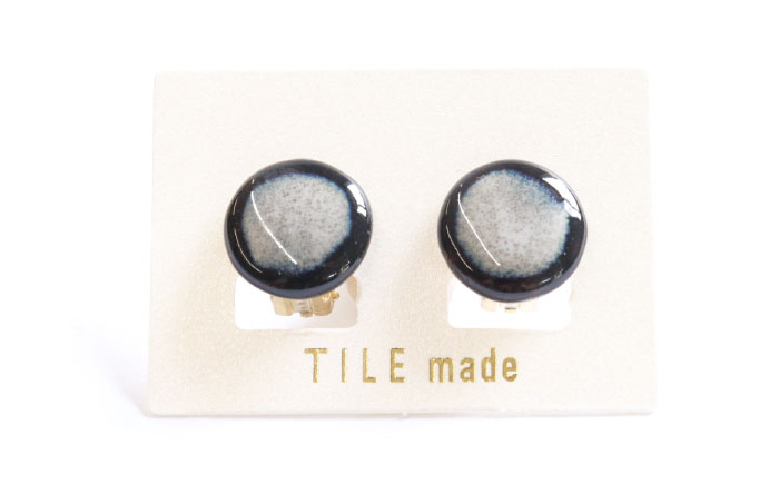 【美濃焼】 白むら タイル イヤリング 直径15mm 瑞浪市 / TILEmade タイル アクセサリー ハンドメイド [AZCD062]