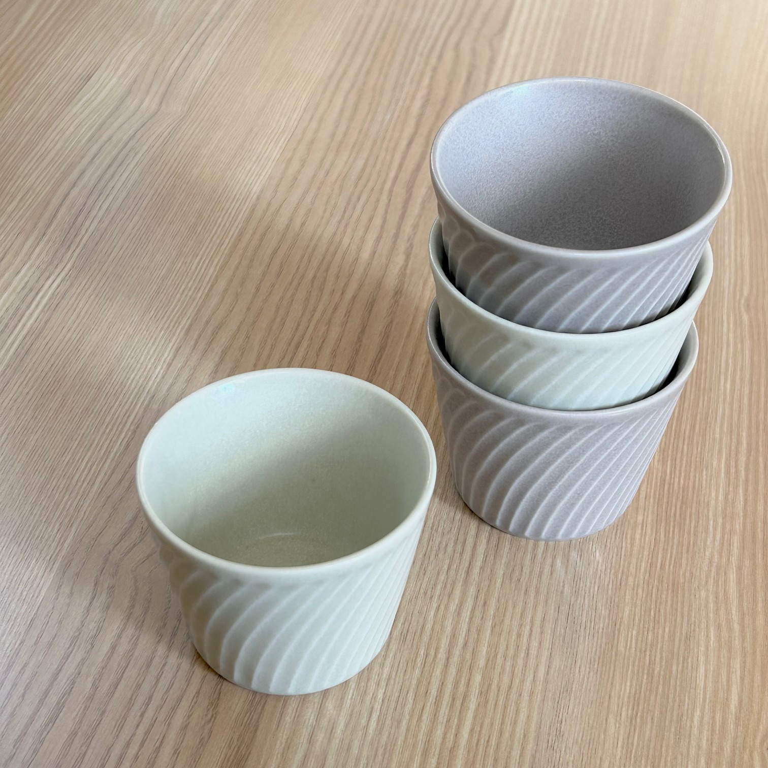 【美濃焼/みずなみ焼】 タック マルチカップ 4個セット ラベンダーグレー・くすみホワイト 瑞浪市 / 山喜製陶 食器 小鉢 カップ [AZCP070]