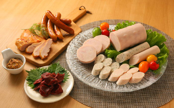 【年内配送】奥美濃古地鶏Bセット / 地鶏 鶏肉 とり肉 肉 ハム ウインナー パストラミ ソーセージ 砂肝 燻製 セット 詰め合わせ / 恵那市 / 中部食産 [AUBW006]