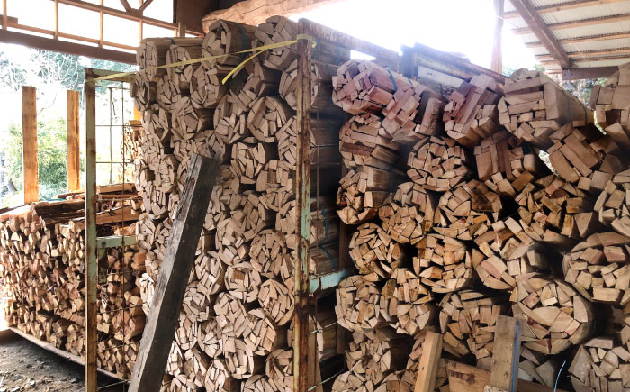 【年内配送】低温バイオ乾燥「郷山薪」24kg / 薪 焚き火 ストーブ アウトドア / 恵那市 / 柘植建設 [AUFB001]