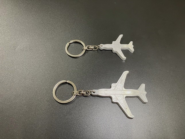 1073 【ANA限定】B767 アップサイクル 飛行機キーホルダー(大)