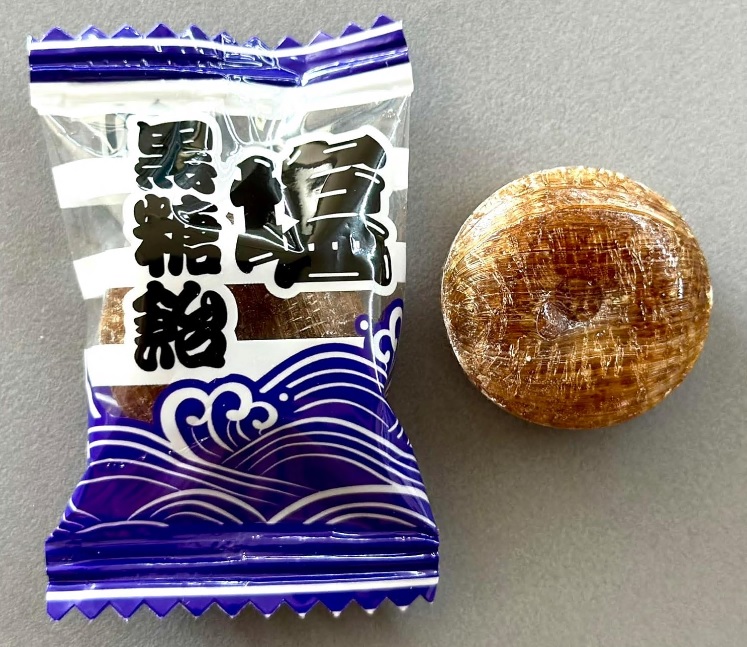 1100 桃太郎製菓 1kg塩黒糖飴 1kg×1袋 塩あめ 塩分補給 夏バテ防止 熱中症対策 運動 スポーツ 夏 屋外作業 業務用 大容量 大袋 個包装