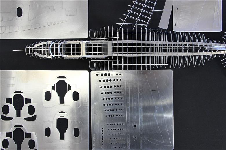 271 組立式模型「メタルモデル”骨飛行機”」