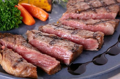 13 特撰飛騨牛Ａ５等級　サーロイン　ステーキ用　250ｇ × 6枚