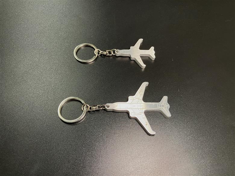 1074 【ANA限定】B767 アップサイクル 飛行機キーホルダー(小)