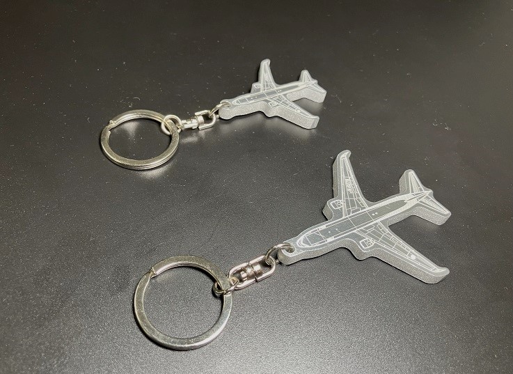 1074 【ANA限定】B767 アップサイクル 飛行機キーホルダー(小)