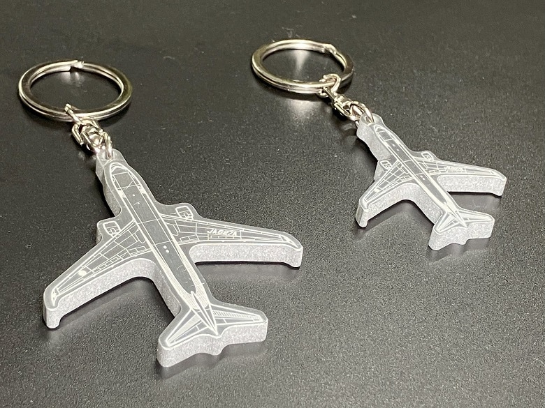 1073 【ANA限定】B767 アップサイクル 飛行機キーホルダー(大)