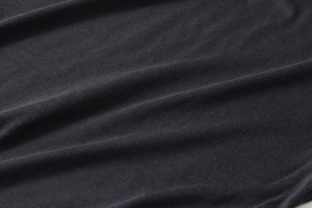 922 とろけるような着心地、高級ウールTシャツ