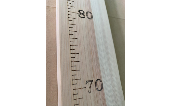 木の身長計（ヒノキ）