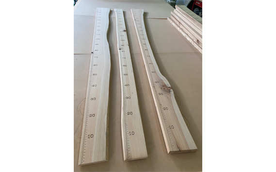 木の身長計（ヒノキ）