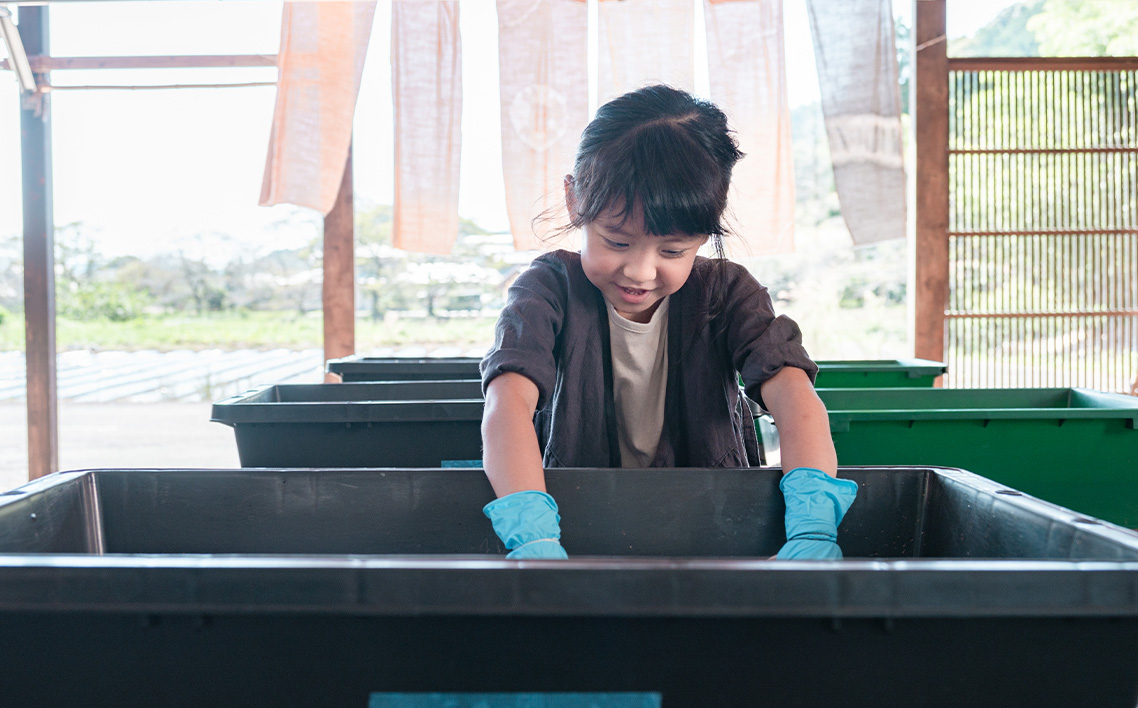 手ぬぐいの柿渋染め体験