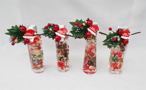 サンタの帽子つきのクリスマスハーバリウムと赤を基調とした迎春ハーバリウム　Mサイズおまかせ2本セット ｜ インテリア ※離島への配送不可 ※2025年12月中旬～12月下旬頃に順次発送予定