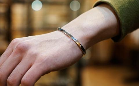 SDGsスレンダーワンオフシルバータタキブレスレットバングルメンズ ※離島への配送不可