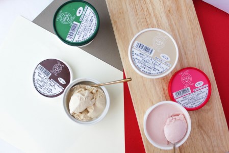 飛騨のミルクの旨みたっぷりアイスクリーム１２個