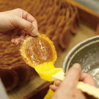 贈答・ギフトにも 味噌煎餅 2枚×8袋セット 箱入り お菓子 和菓子 味噌クラッカー お土産 プレゼント［Q2025］