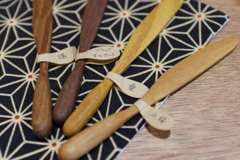 バターナイフ 木彫り 天然木 ナチュラル 自然塗料 飛騨 木製 てづくり 一位一刀彫 [Q230xpi]