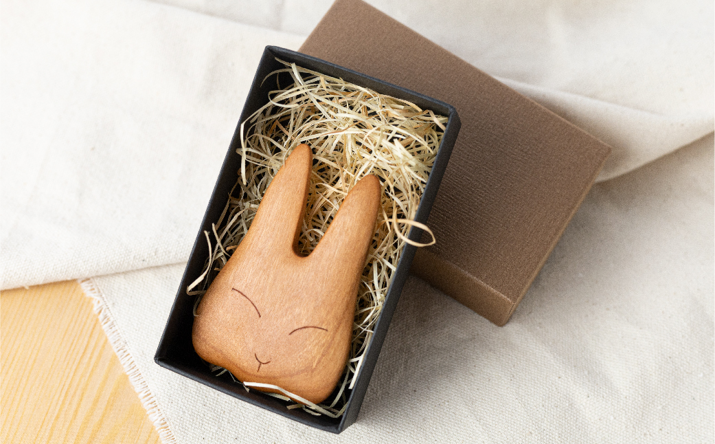 歯・うさぎの歯固め 歯がため 出産祝い プレゼント木製 知育玩具 【サクラ・イチイから選べる】安全 天然ワックス ベビー向け[Q1678xpi]