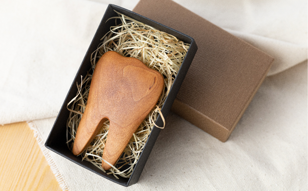 歯・うさぎの歯固め 歯がため 出産祝い プレゼント木製 知育玩具 【サクラ・イチイから選べる】安全 天然ワックス ベビー向け[Q1678xpi]