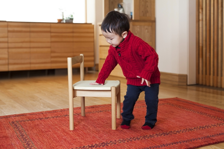 [オークヴィレッジ] 子どもイス(赤) [1390] 家具 国産 椅子 子供椅子 木製 インテリア 子供 国産材 天然 無垢材 ナチュラル 天然木 [mt1573]