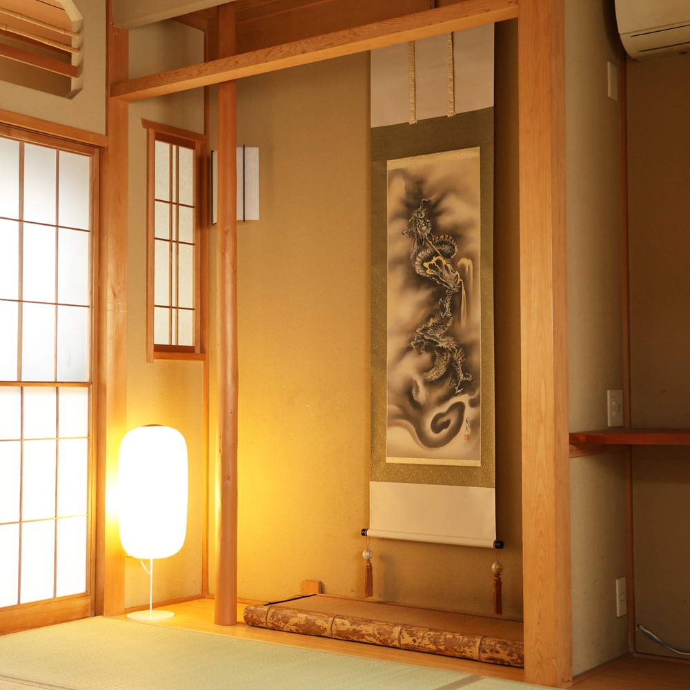 掛け軸「昇龍」伊藤義彦 尺五立 サイズ：190×54.5cm 掛け軸 年中掛け 常用 [1453]