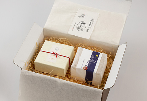 下呂地場産コスメセットＡ（米ぬか石鹸、蒟蒻パフ）【奥田又右衛門膏本舗】【1-11】