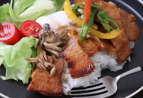 飛騨納豆喰豚味付け肉  ばら味噌漬け  210g×4袋【冷凍】豚肉 なっとく豚 天狗 みそ味 味付き【11-69】