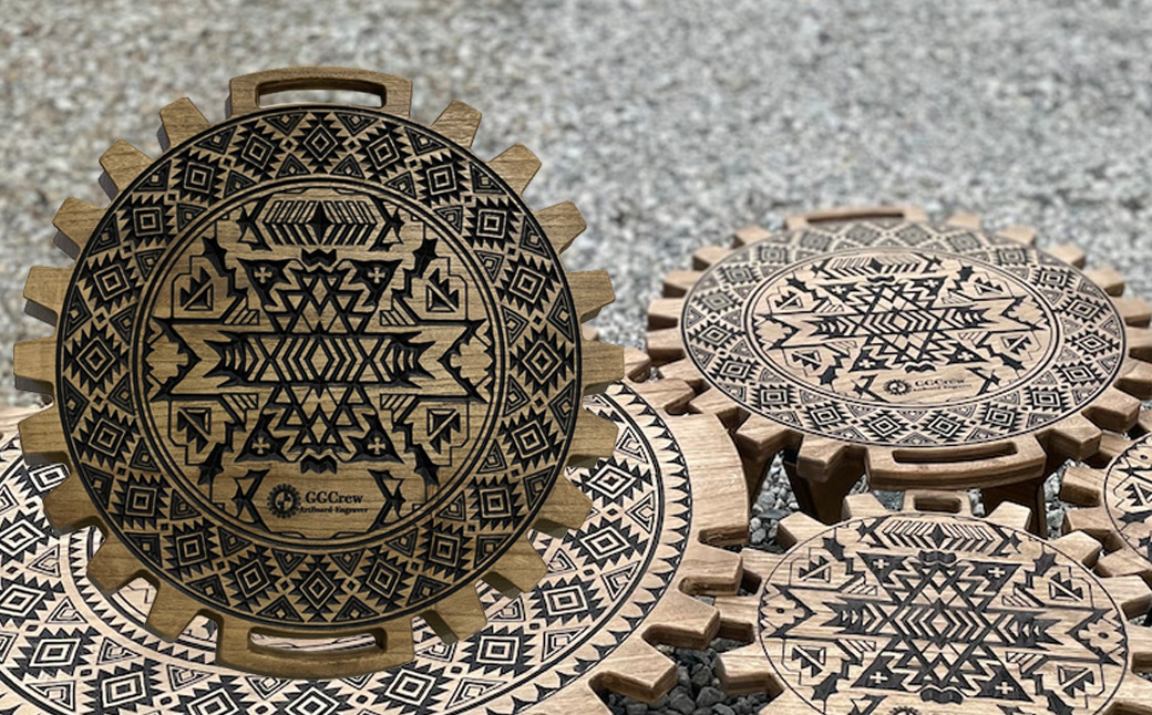 【チーク】ミドルテーブル Signum シグナム（1台）【専用袋付き】（幅 600mm×奥行 600mm×高さ 400mm）机 テーブル 彫刻 キャンプ コンパクト 木目 軽量 組み立て アウトドア 台【GGCrew】【93-5【2】】